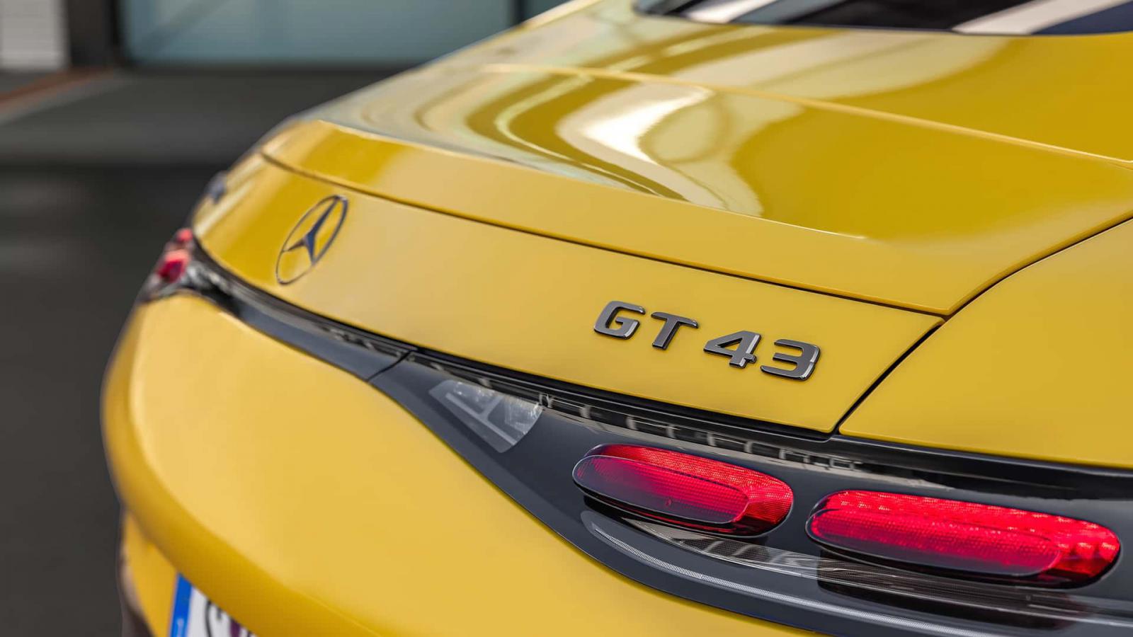 Πρεμιέρα με 421 ίππους για τη νέα Mercedes-AMG GT 43 Coupe